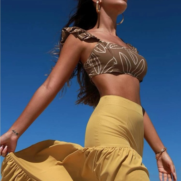 Geo Print Ruffle Sleeve Crop Top & Flounce Hem Skirt. - Picture 4 of 4